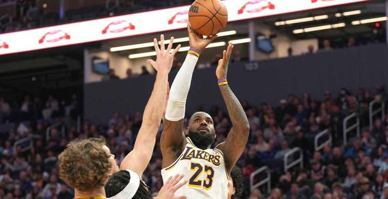 KAIYUN官网-领先优势明显引发热议！，詹姆斯在DWG比赛中出色防守再创辉煌时刻的简单介绍