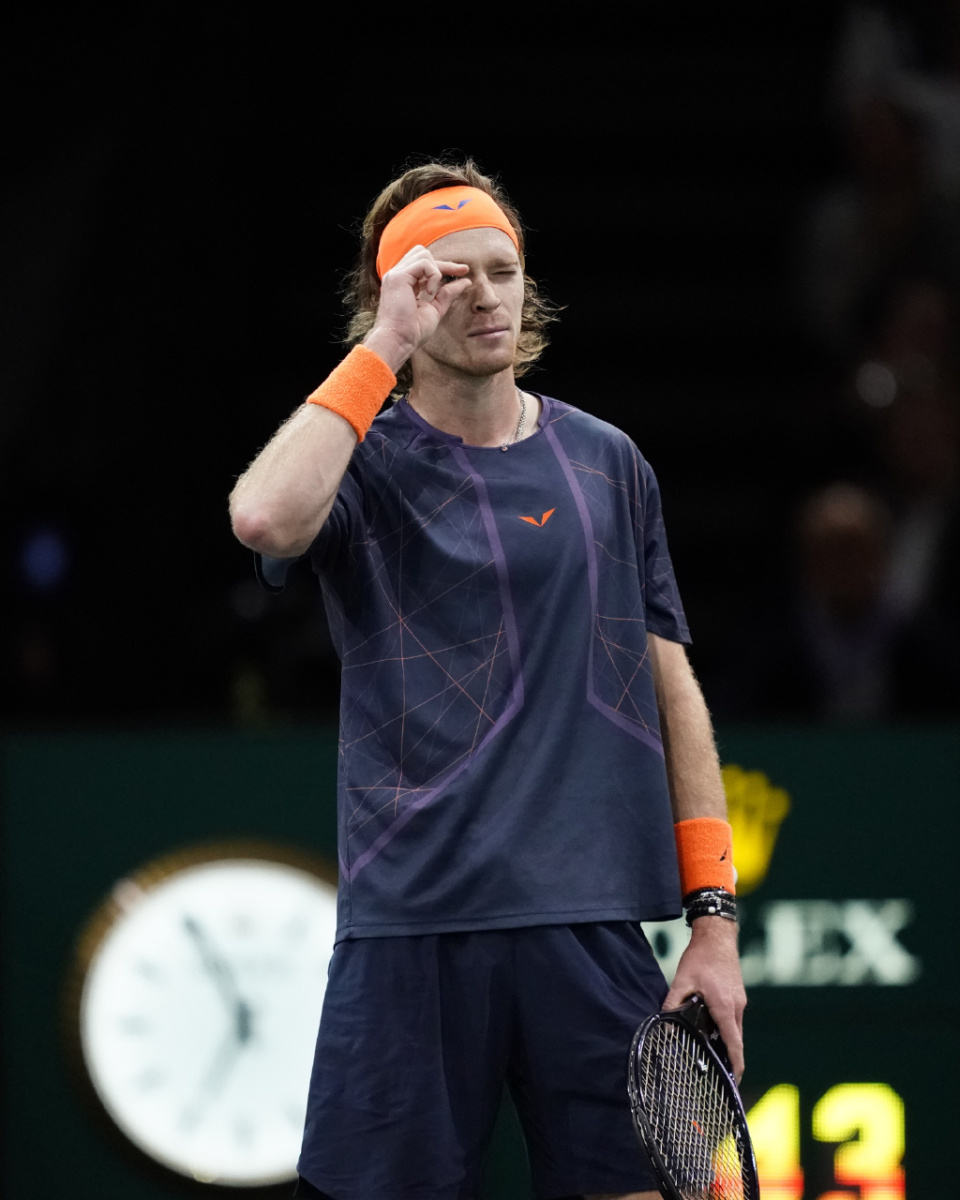 kaiyun-包含德约科维奇意外战胜勇士，出色发挥引爆全场！比赛高潮迭起的词条